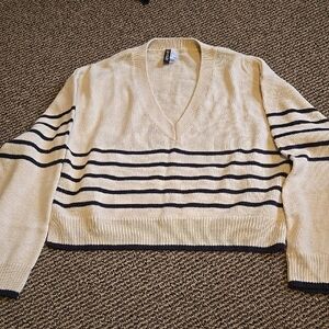 Divided H&M Striped V-Neck Sweater cropped